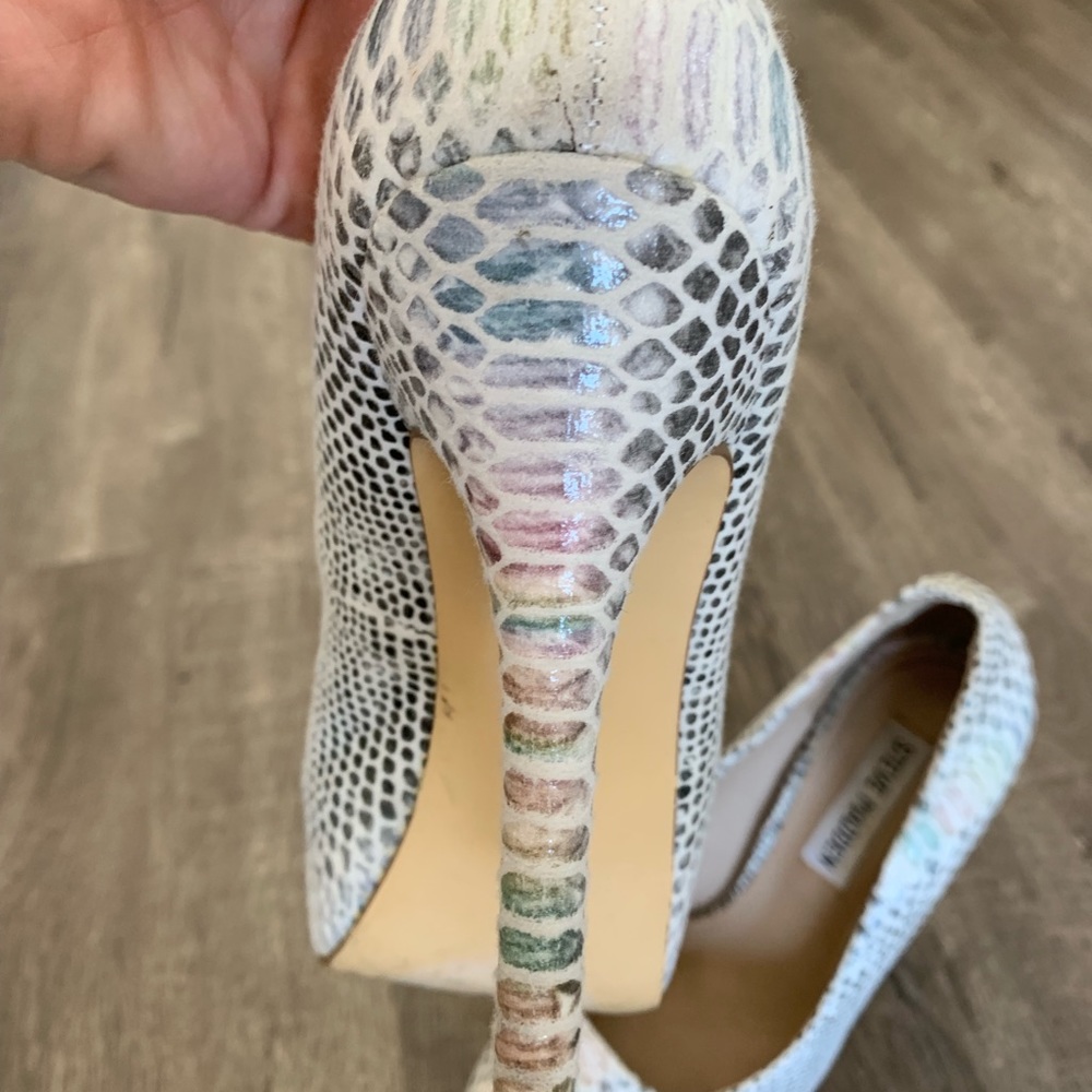 Steve Madden Snake detailed heels